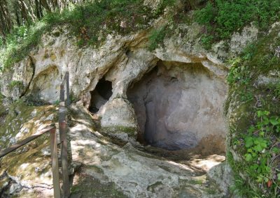 Entrada a una de les coves